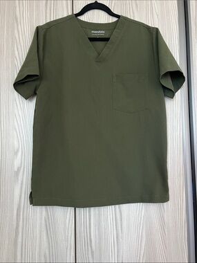 Mandala Men's Olive V-Neck Short Sleeve Pocket Tee